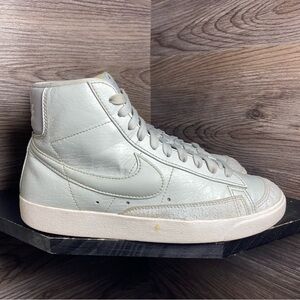 Nike blazer mid light grey leather